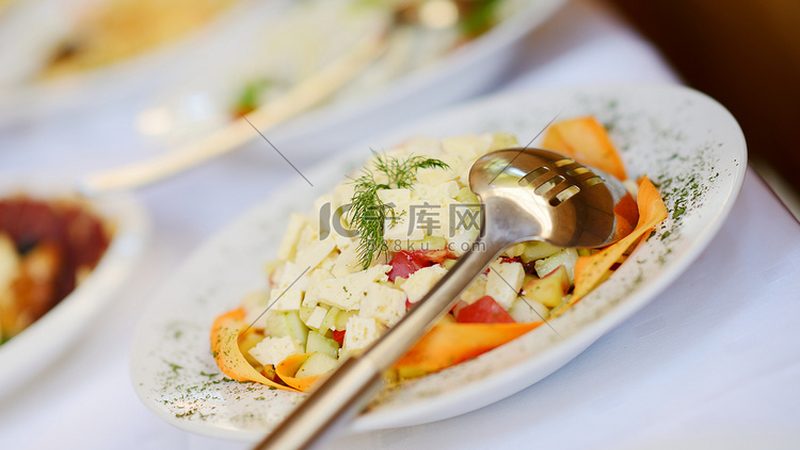 休闲食品招商批发：揭秘优质货源的选择标准